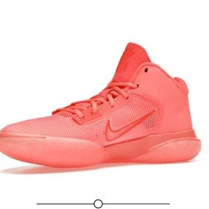 Kyrie Flytrap 4 size 7